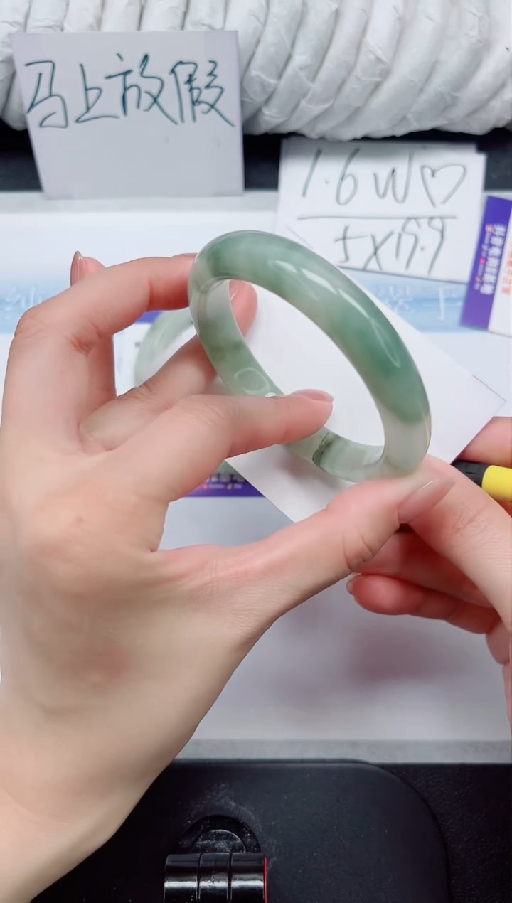 【闪购商品】石英质玉手镯未镶嵌146#56