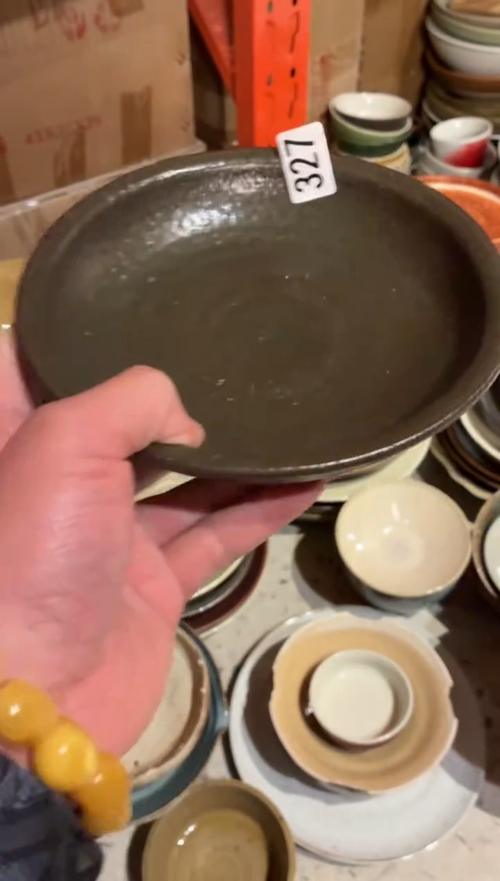 瓷片人***?327微瑕墨绿棕手工小炒盘1个