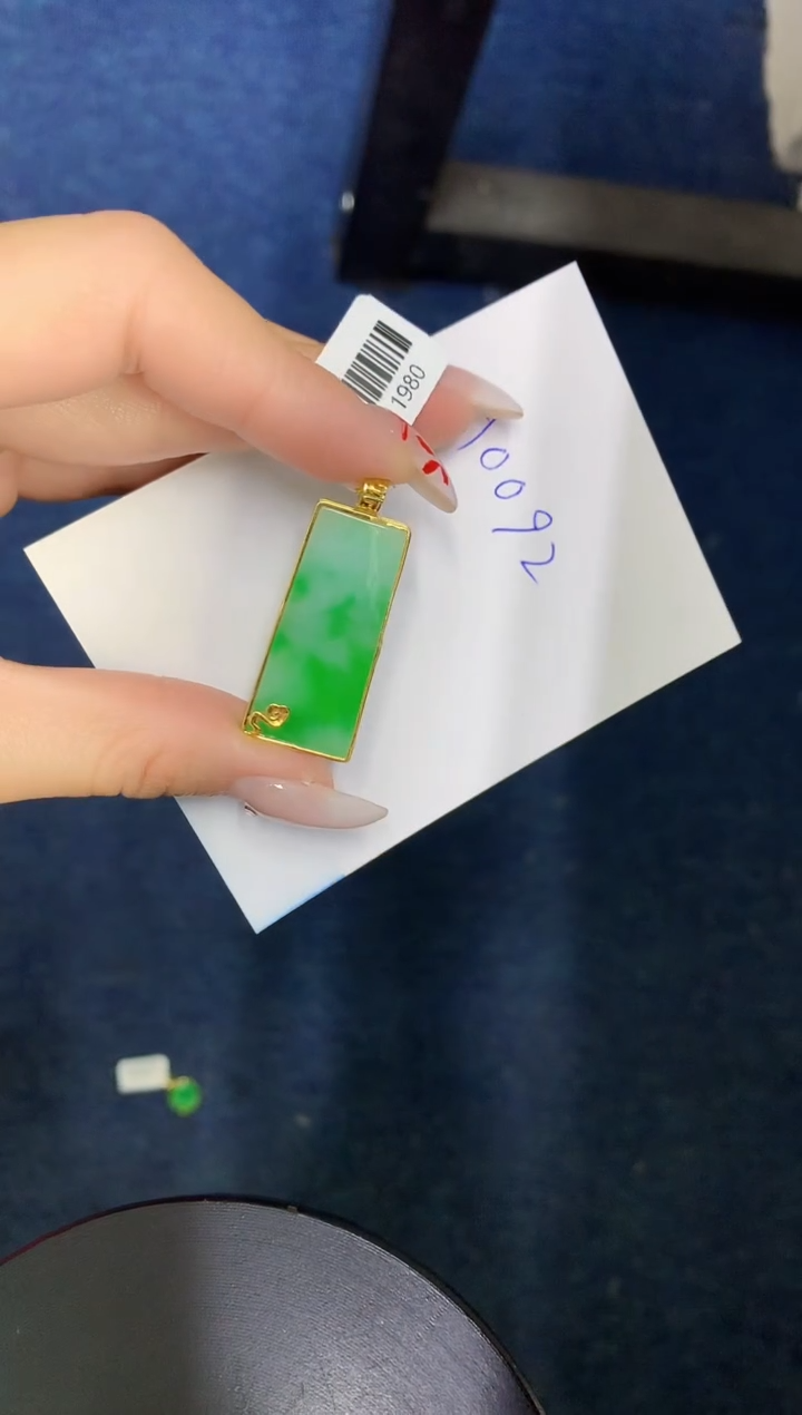 【闪购商品】翡翠颈饰18K金镶嵌000000000000