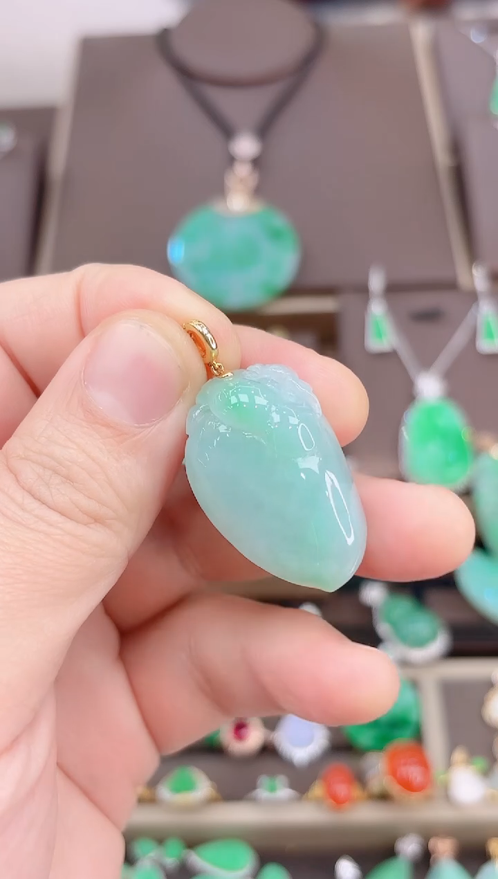 【闪购商品】翡翠吊坠(赠链)18K金镶嵌瓜瓜吊坠