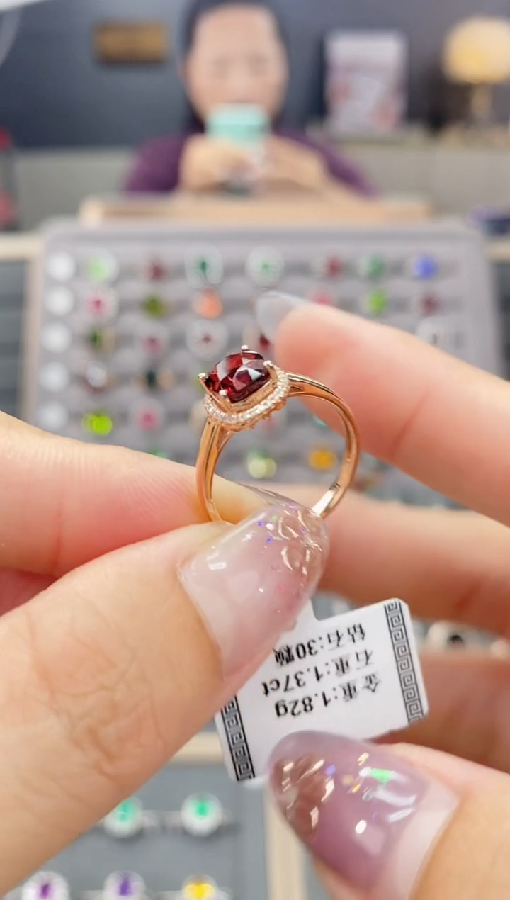 碧玺戒指18K金镶嵌1.37