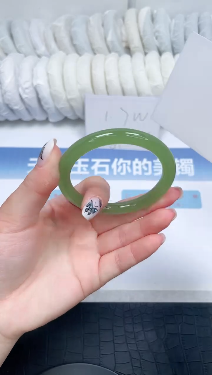 【闪购商品】石英质玉手镯未镶嵌83-55.3