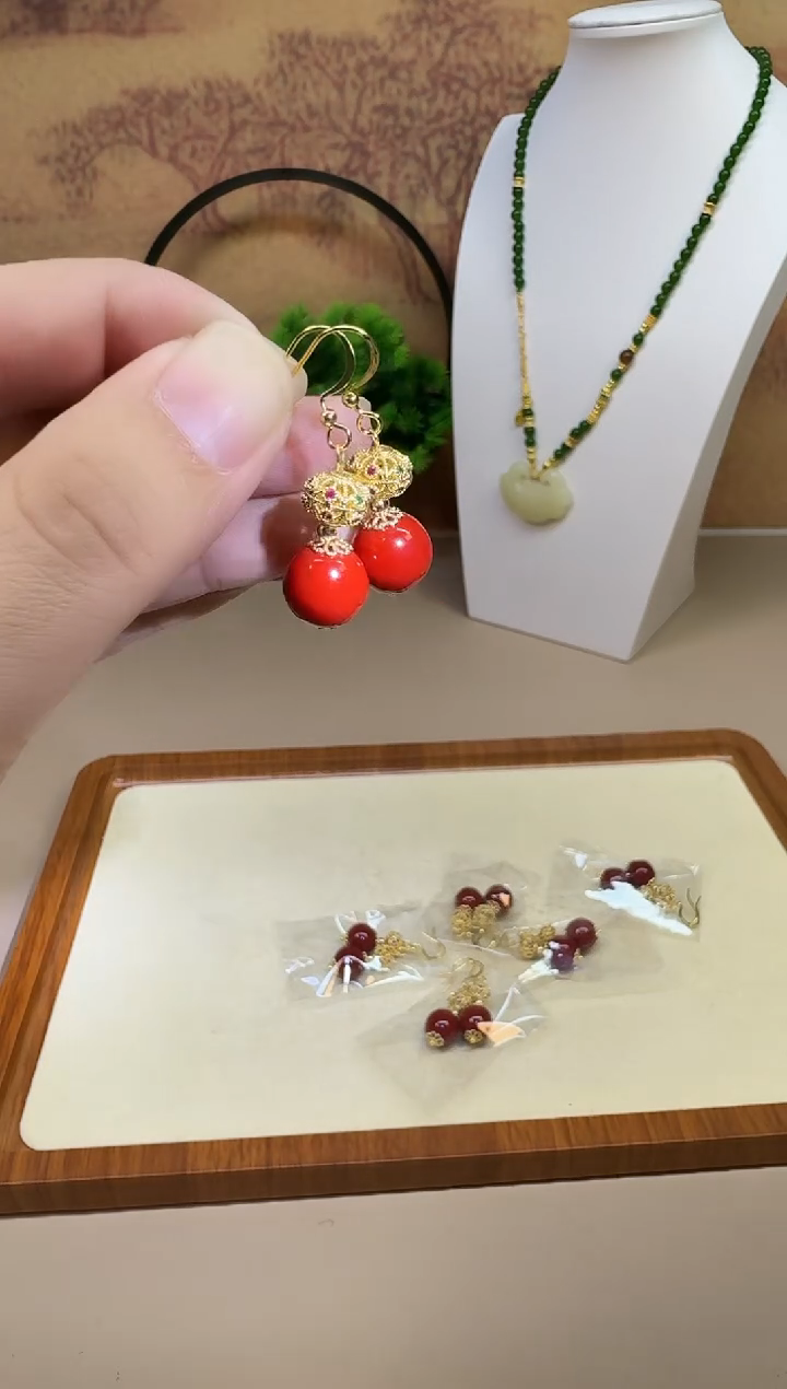 14K金镶嵌耳钉玛瑙/玉髓E144 