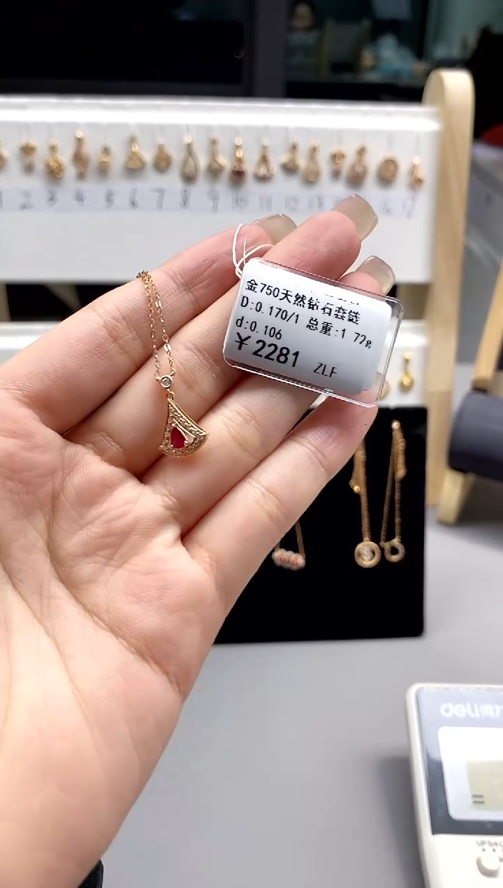 【闪购商品】钻石颈饰18K金镶嵌标签损坏不退不换