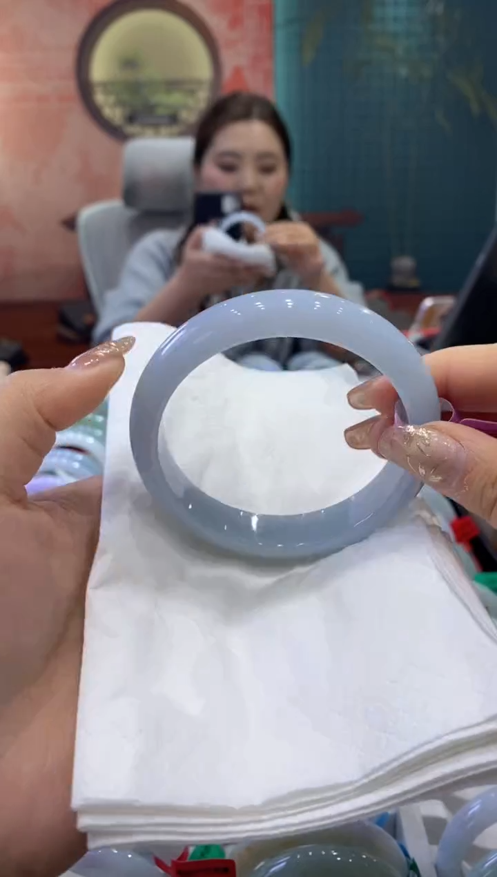 【闪购商品】翡翠手镯未镶嵌多人0011038