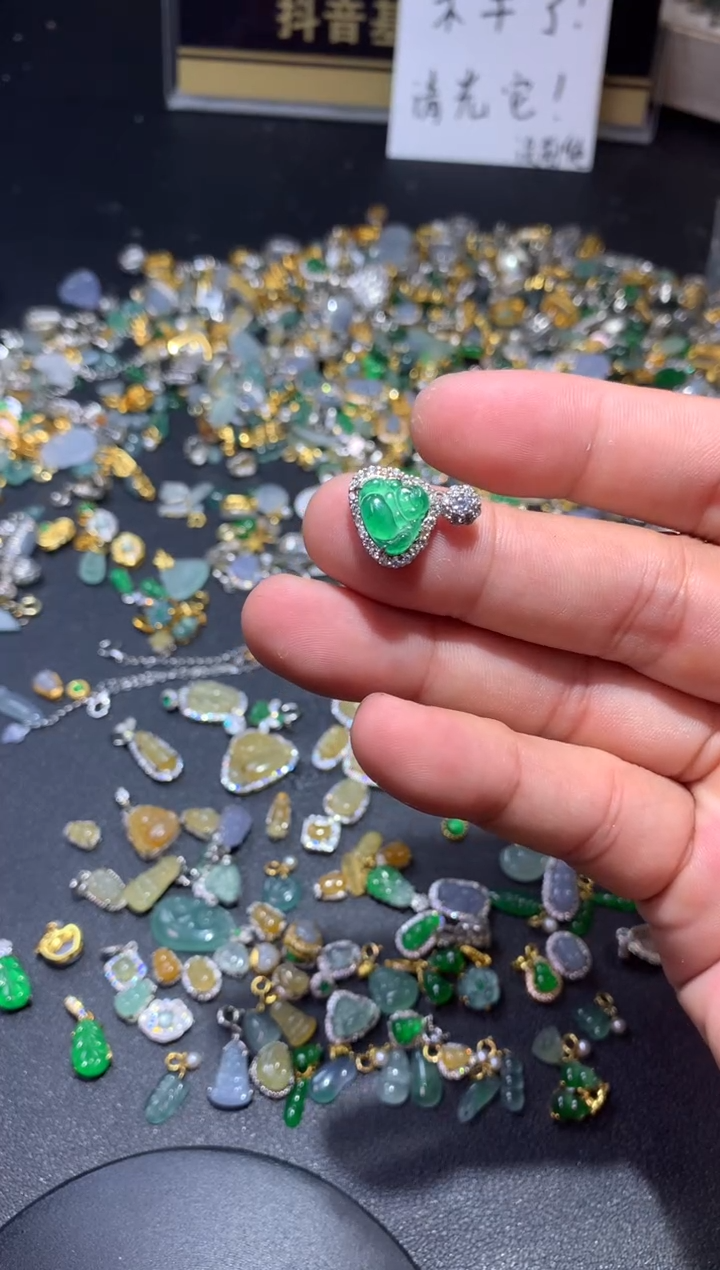 吊坠(不含链)银S925镶嵌翡翠关****?1