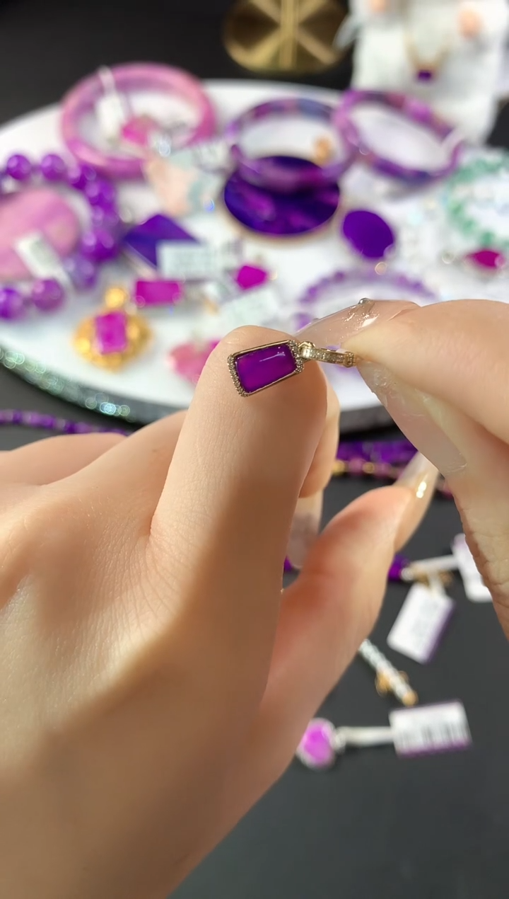 18K金镶嵌苏纪石（舒俱来）.吊坠