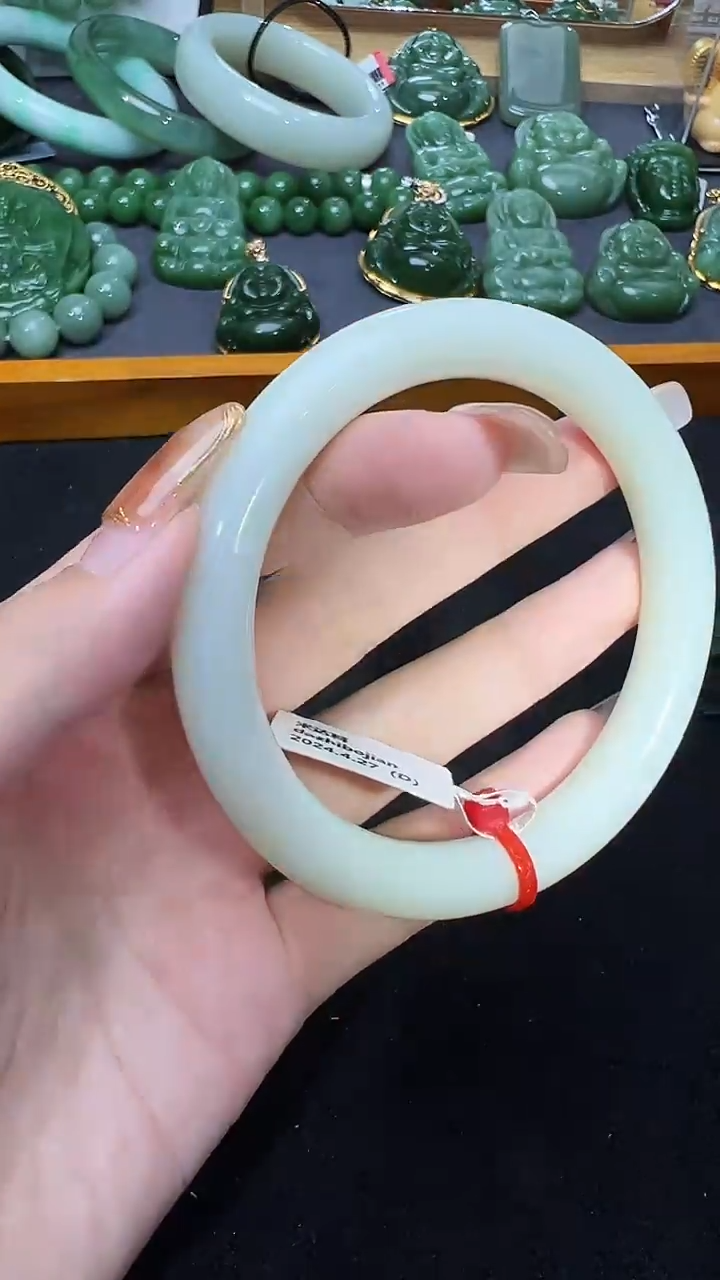 【闪购商品】和田玉手镯未镶嵌52