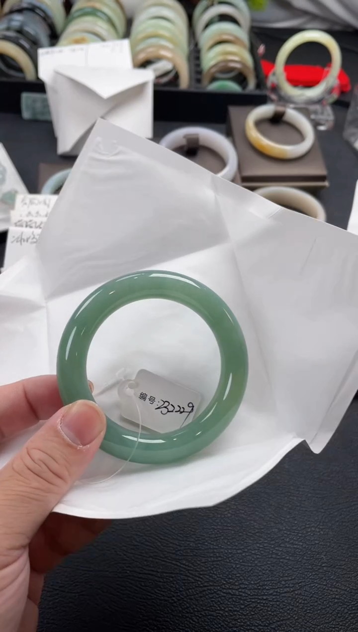 【闪购商品】翡翠手镯未镶嵌56圆条 有纹