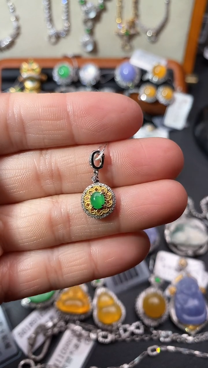 【闪购商品】翡翠吊坠(不含链)18K金镶嵌吊坠