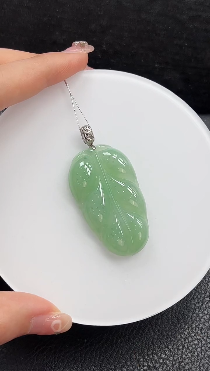 【闪购商品】翡翠颈饰18K金镶嵌叶子