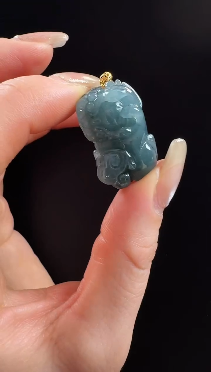 颈饰18K金镶嵌翡翠貔貅