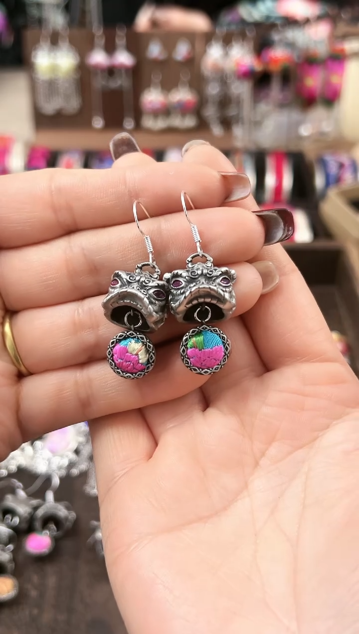 【闪购商品】织绣民族风老绣饰品266