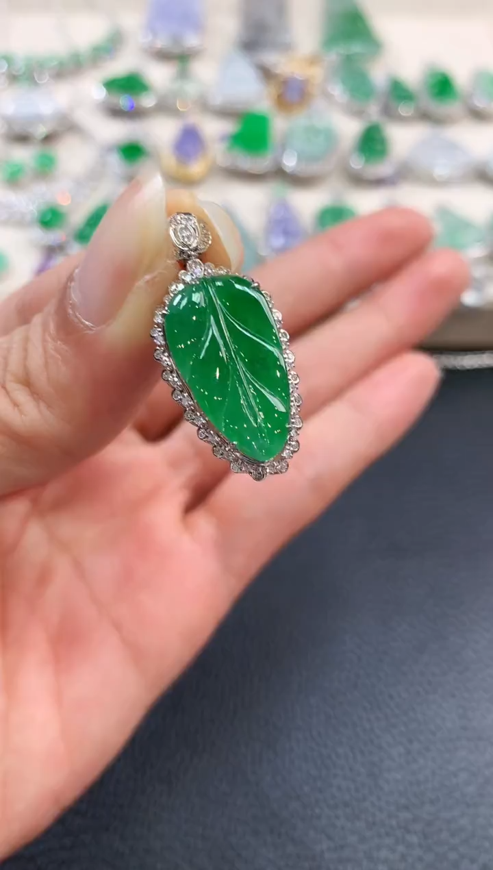 【闪购商品】翡翠吊坠(不含链)18K金镶嵌n45     