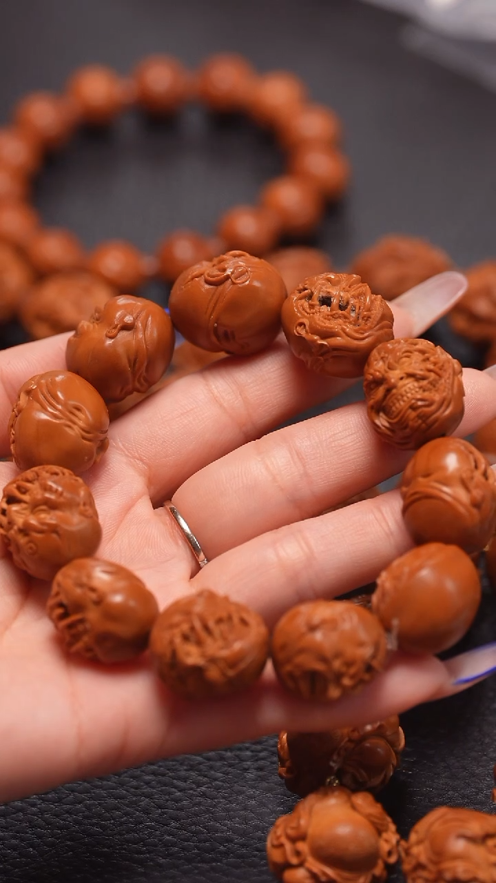 手串橄榄核看****有2.0+恶僧