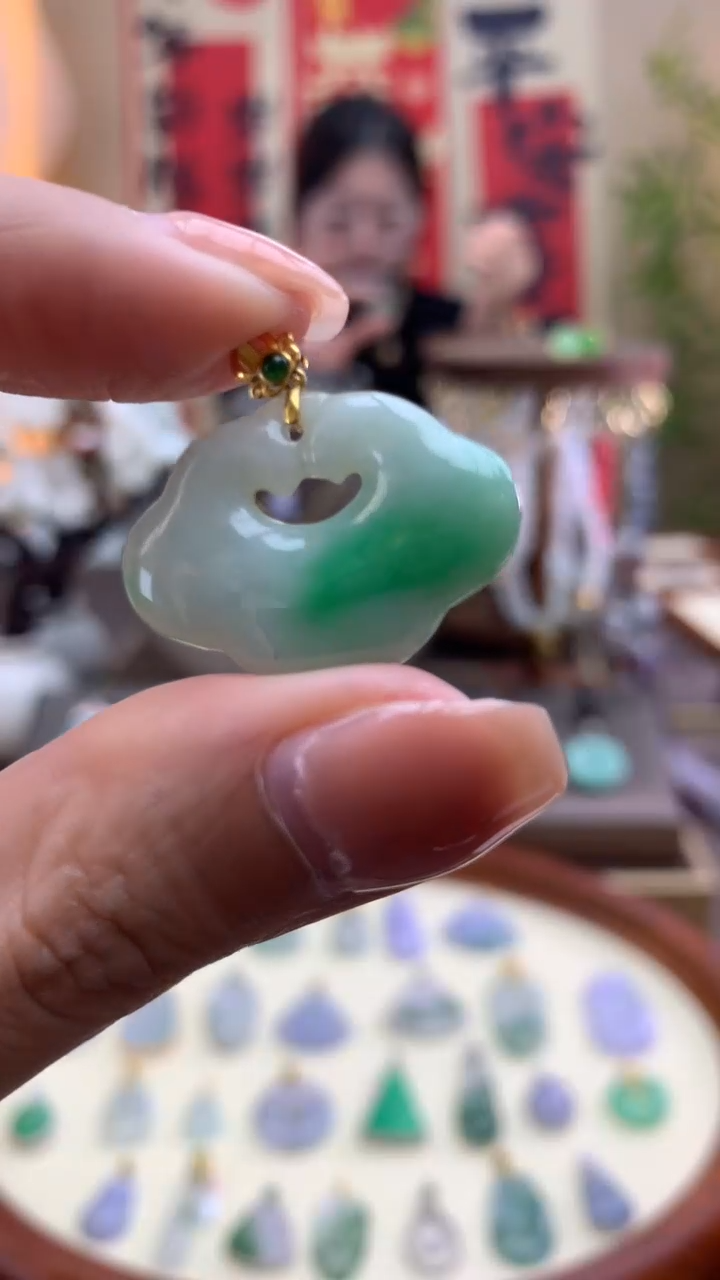 【闪购商品】翡翠颈饰18K金镶嵌如意锁