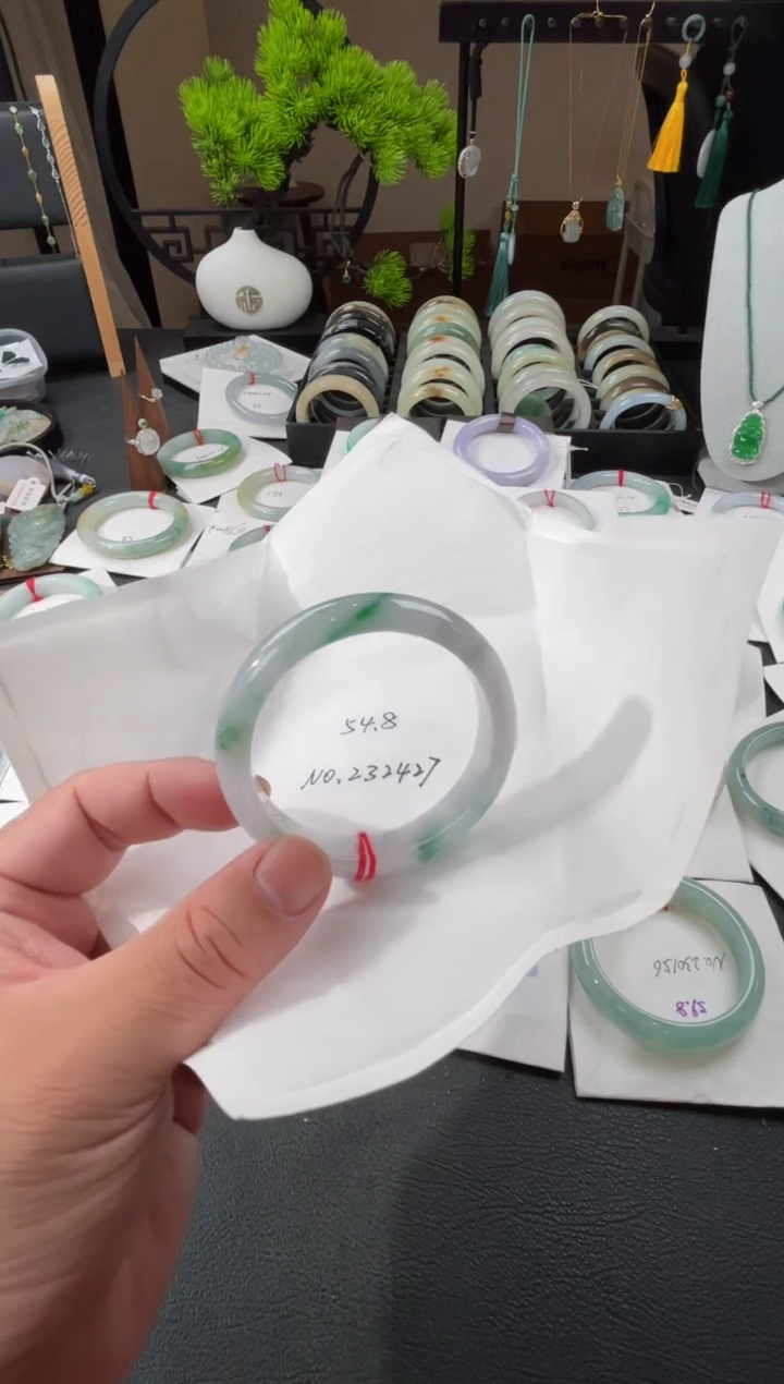 【闪购商品】翡翠手镯未镶嵌54.8正圈