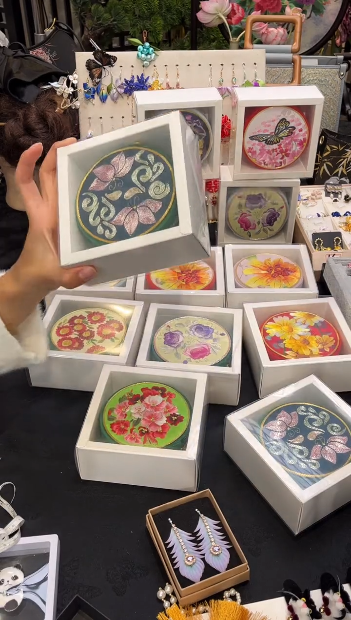 织绣李****9非遗苏绣手工饰品