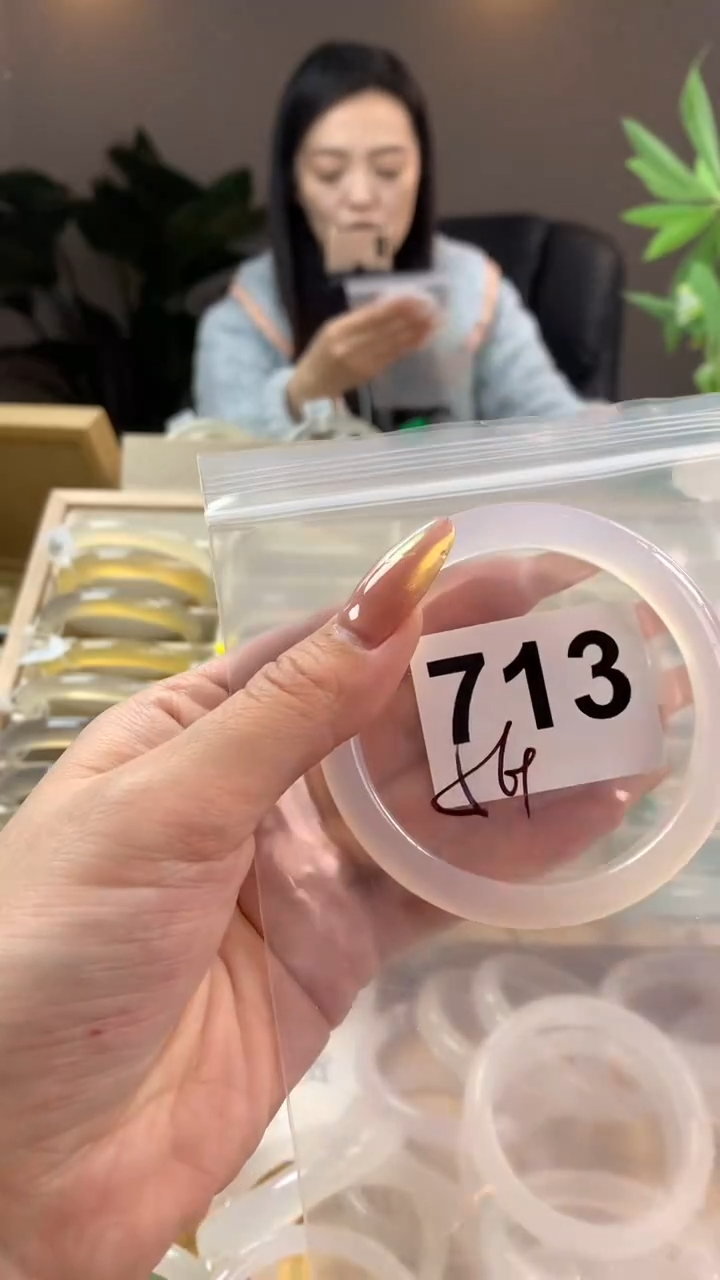 【闪购商品】玛瑙/玉髓手镯未镶嵌713