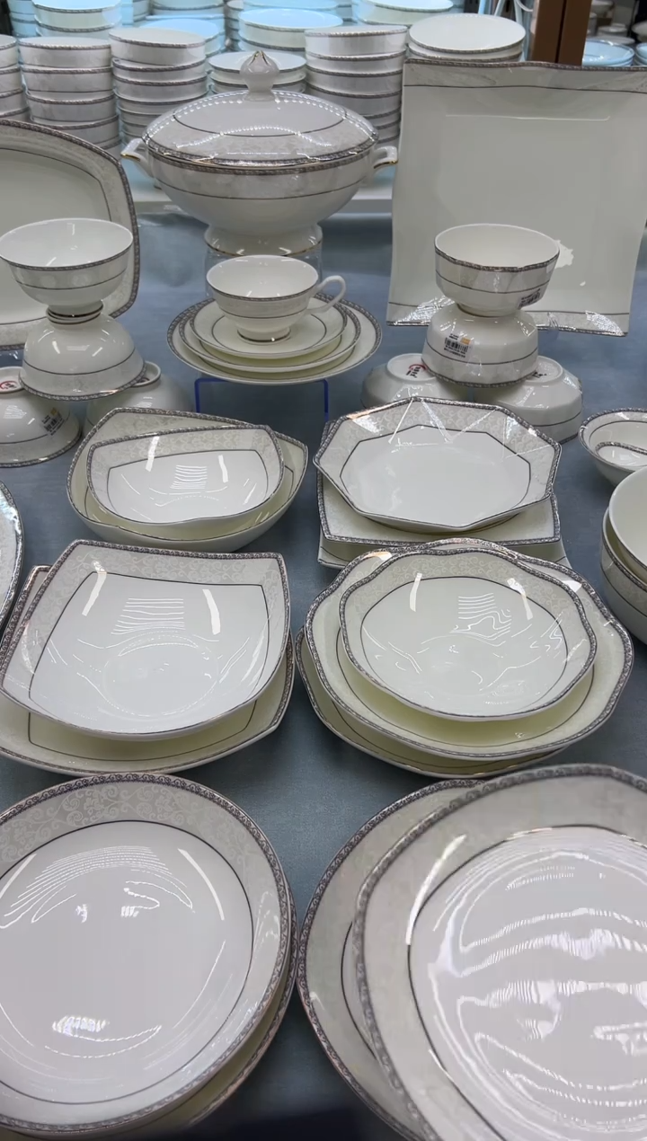 骨瓷玲珑7.5方2个