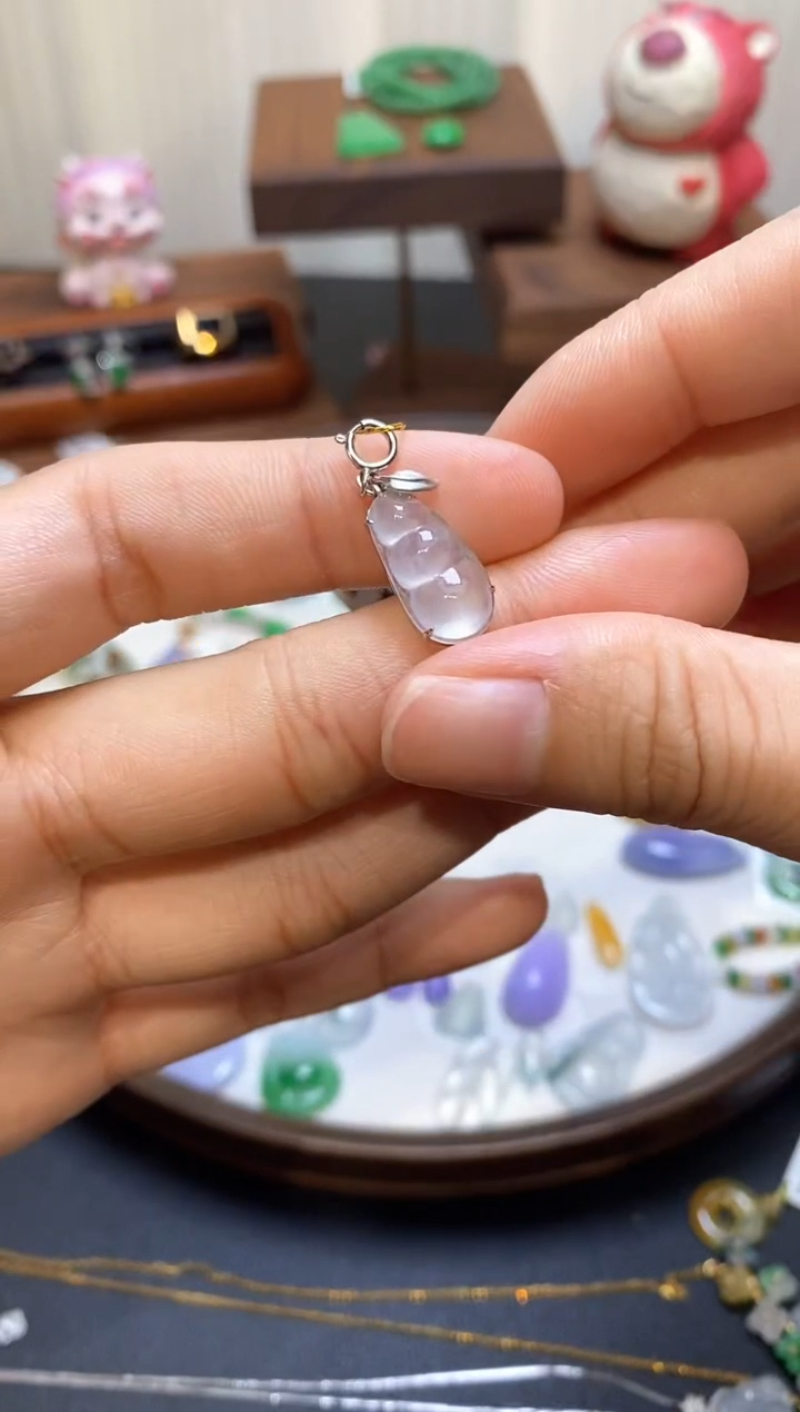 【闪购商品】翡翠18K金镶嵌颈饰豆子