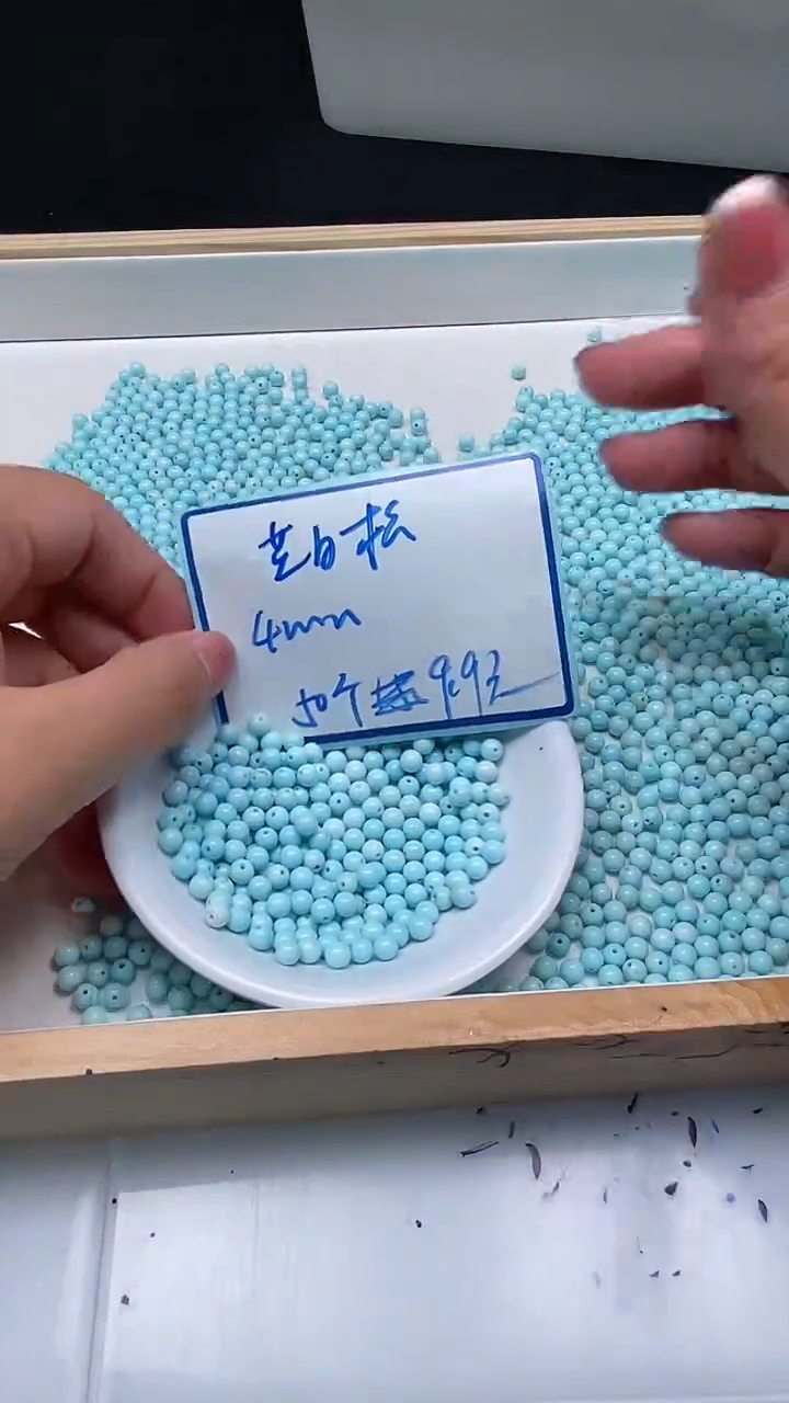 未镶嵌玛瑙手饰B1808 蓝白绿淞4mm50个9.9元
