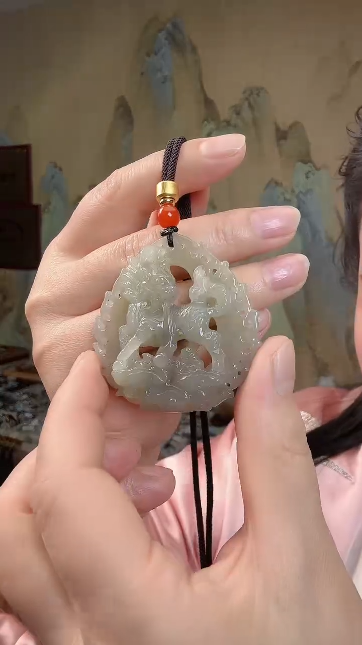 颈饰未镶嵌和田玉.