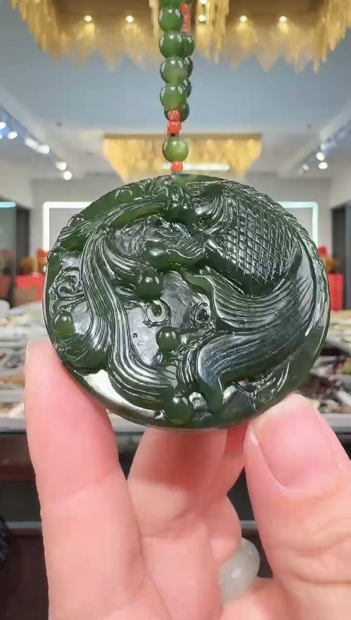 颈饰未镶嵌和田玉吊坠