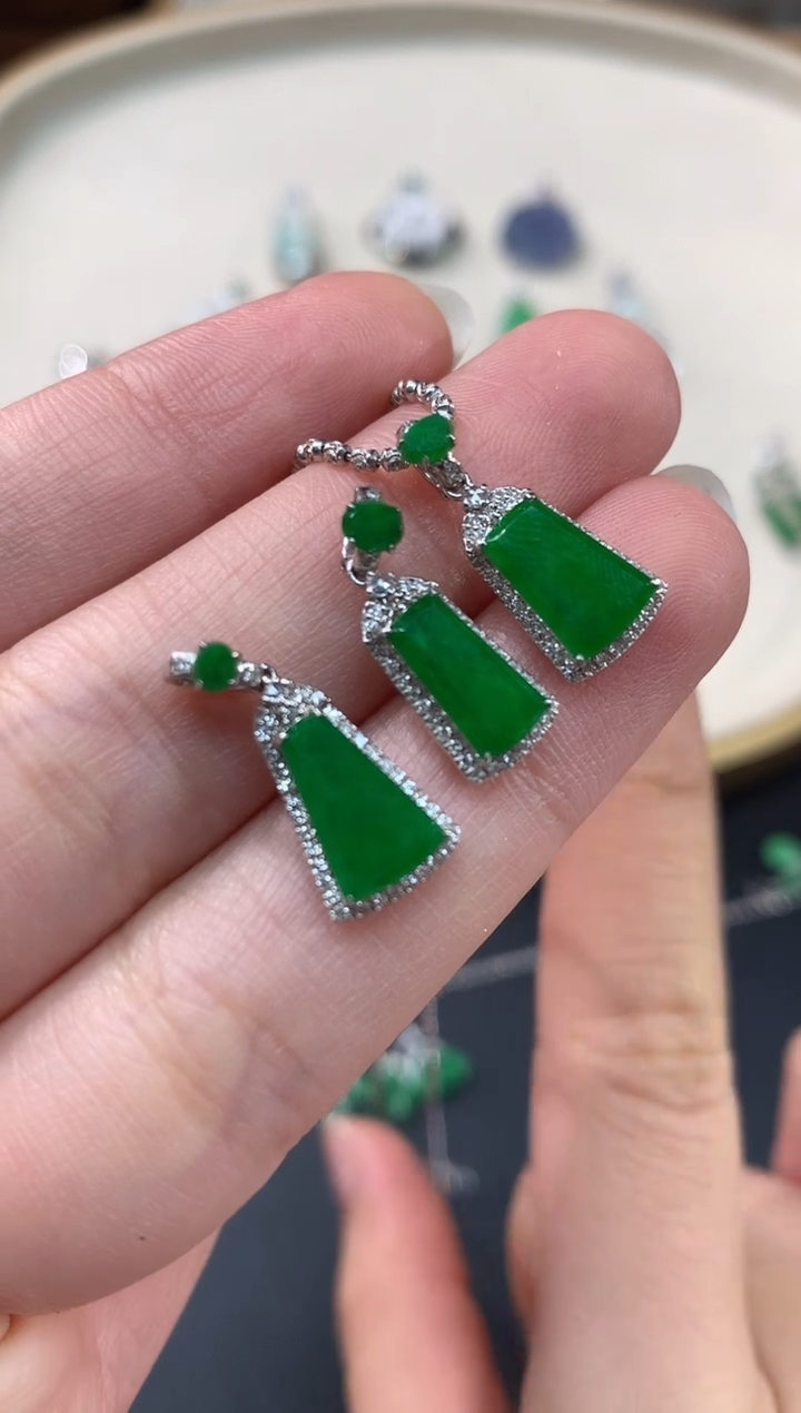 【闪购商品】翡翠吊坠(不含链)18K金镶嵌A334多样性发一件|3980