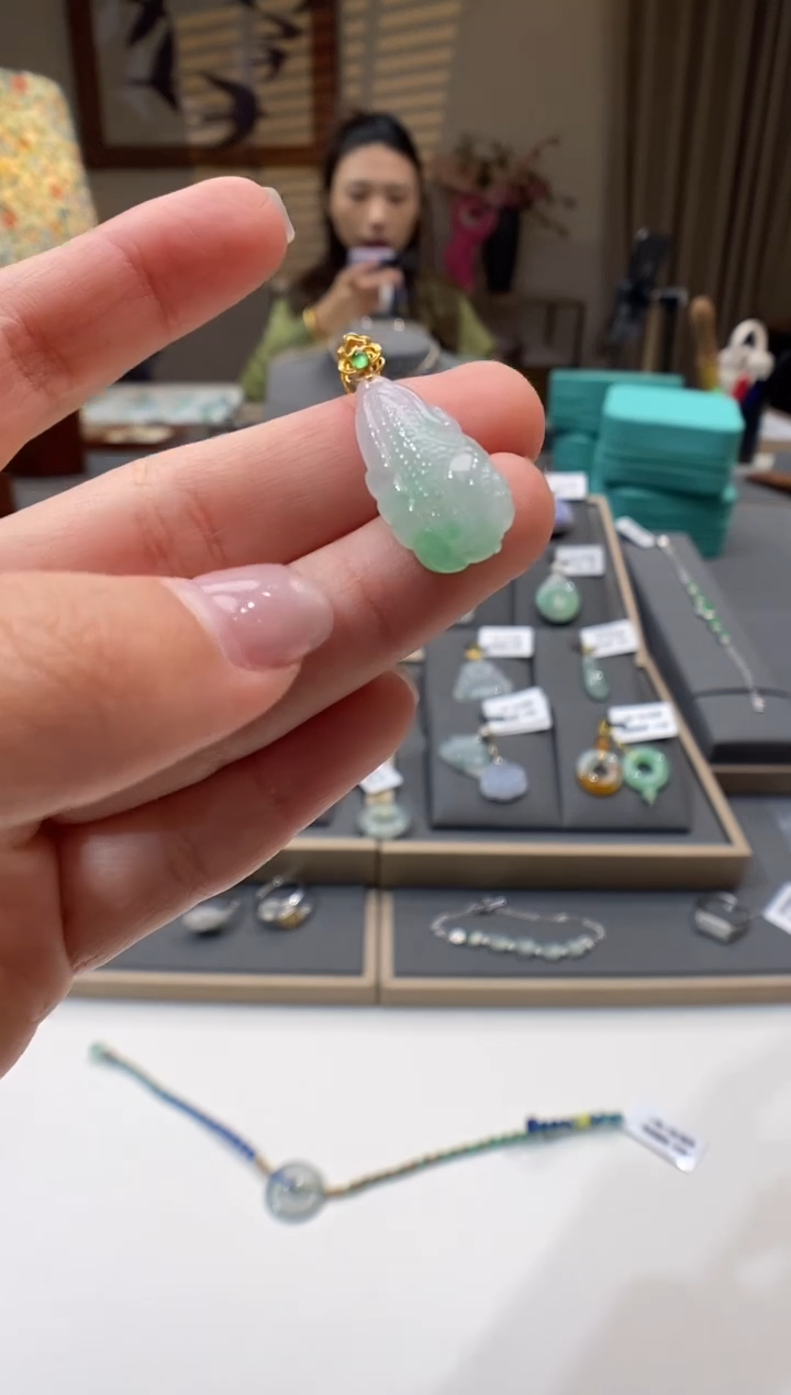 【闪购商品】翡翠颈饰18K金镶嵌白菜