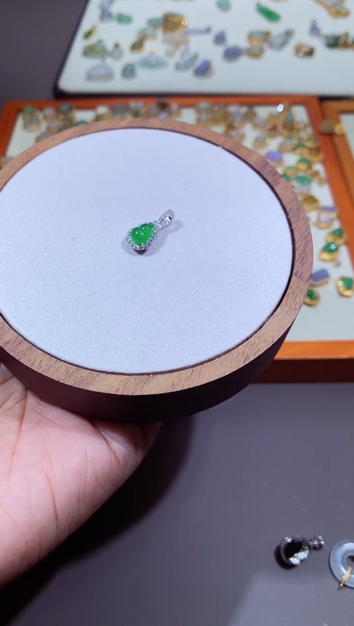 吊坠(不含链)18K金镶嵌翡翠兔****宝11111111