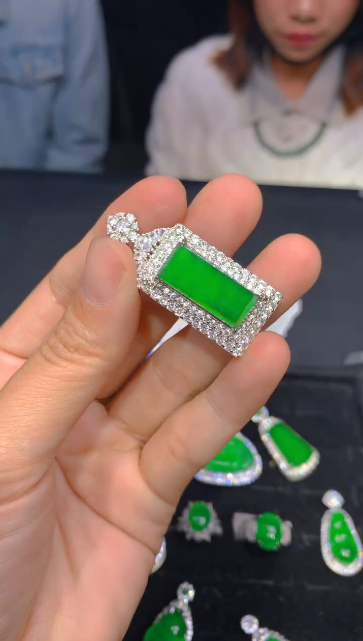 【闪购商品】定制翡翠未镶嵌150多样性发货（发其一）