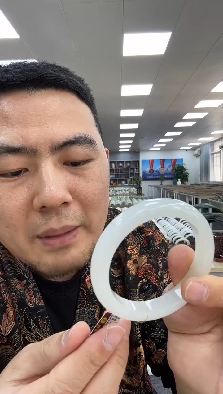 【闪购商品】和田玉手镯未镶嵌62  w04