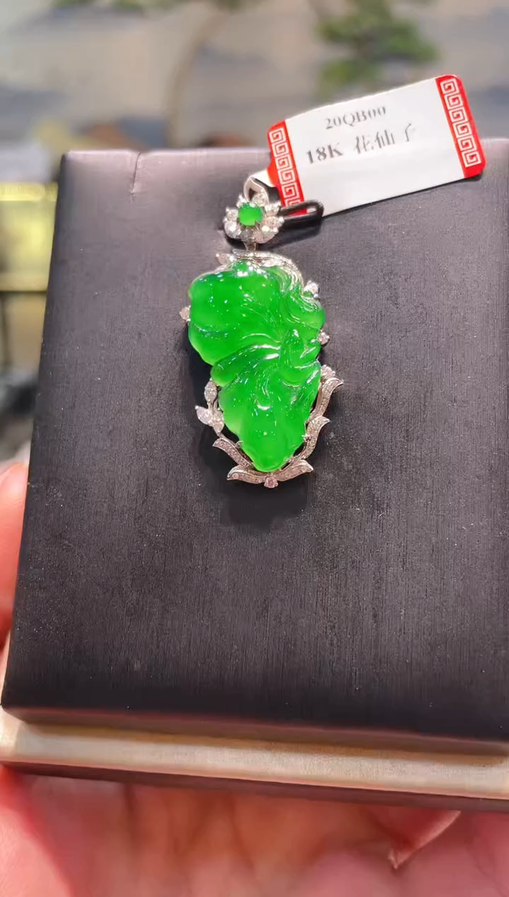 翡翠18K金镶嵌颈饰A84吊坠