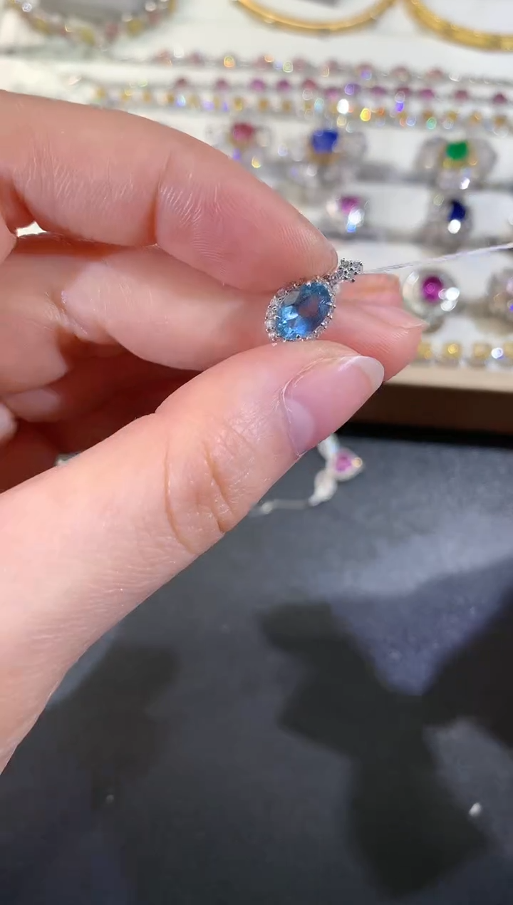 【闪购商品】海蓝宝石吊坠(不含链)18K金镶嵌R440|4500