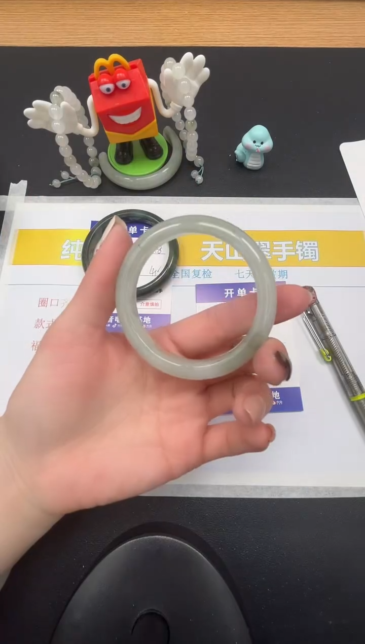 【闪购商品】石英质玉手镯未镶嵌156-54.5