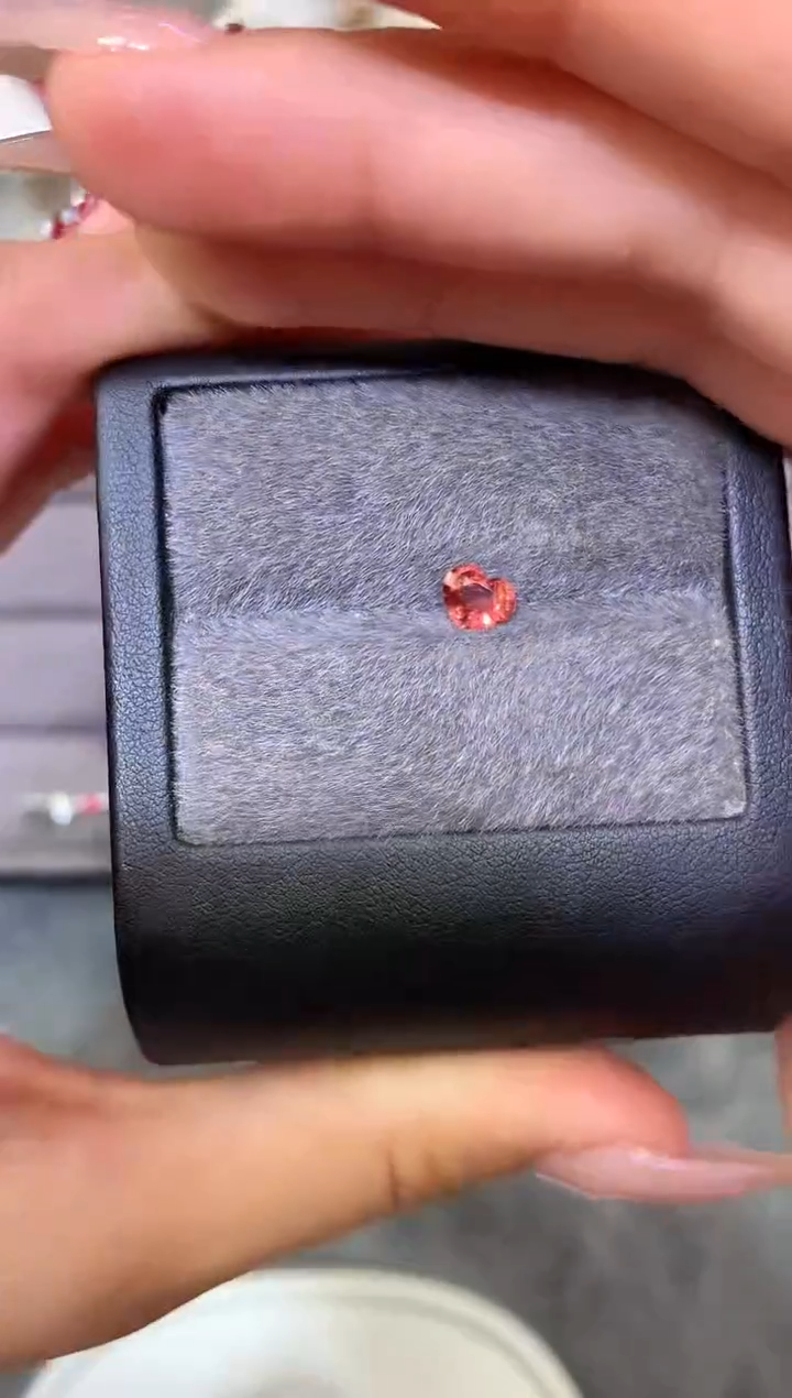 裸石尖晶石心型 橙色调 0.69ct