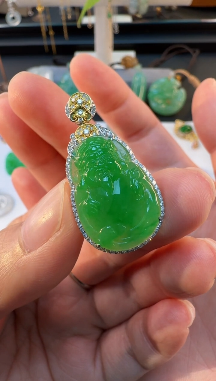 【闪购商品】翡翠耳饰18K金镶嵌缅甸翡翠A货吊坠