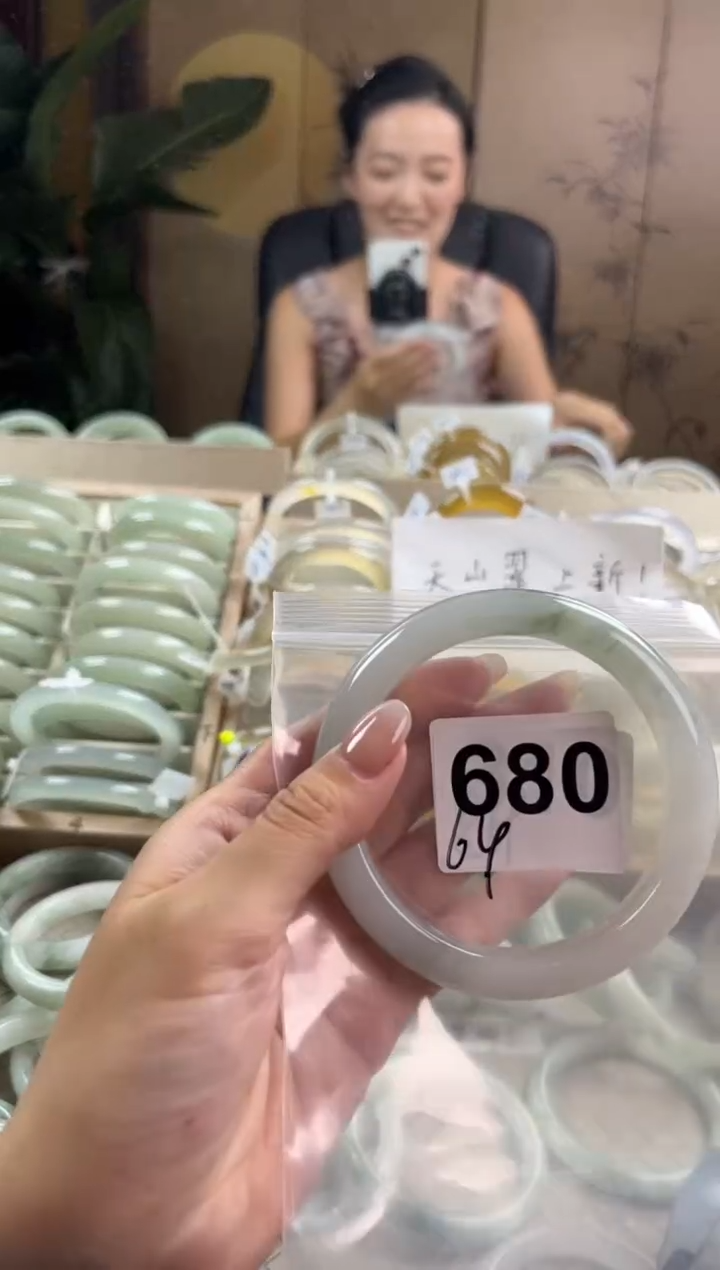 手镯玛瑙/玉髓未镶嵌天山翠默认微抠680