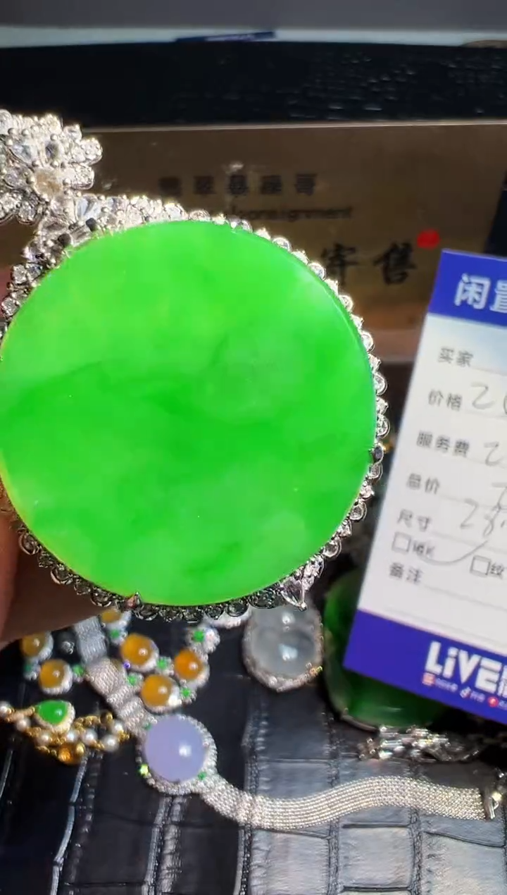 【闪购商品】翡翠颈饰18K金镶嵌翡翠回流