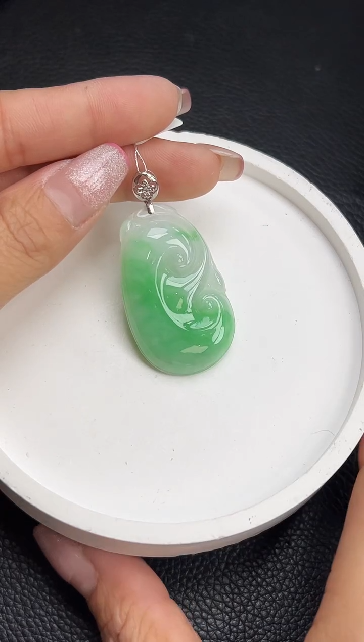 【闪购商品】翡翠颈饰18K金镶嵌如意