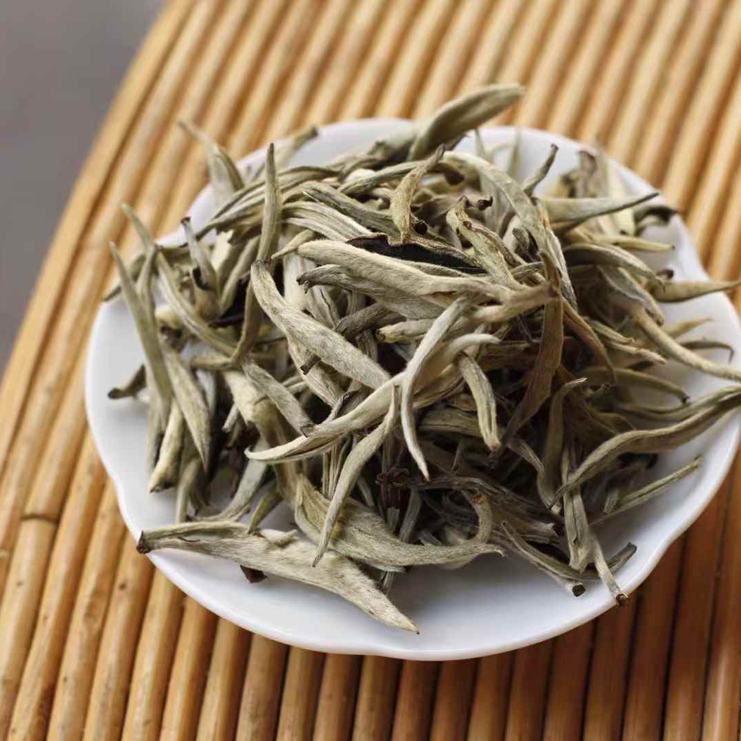 【00后的小茶馆】2025年白毫银针正宗明前头采高山古树嫩芽茶叶