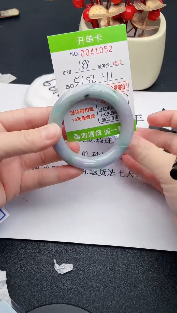 【闪购商品】52女王丽致优雅手镯时尚百搭