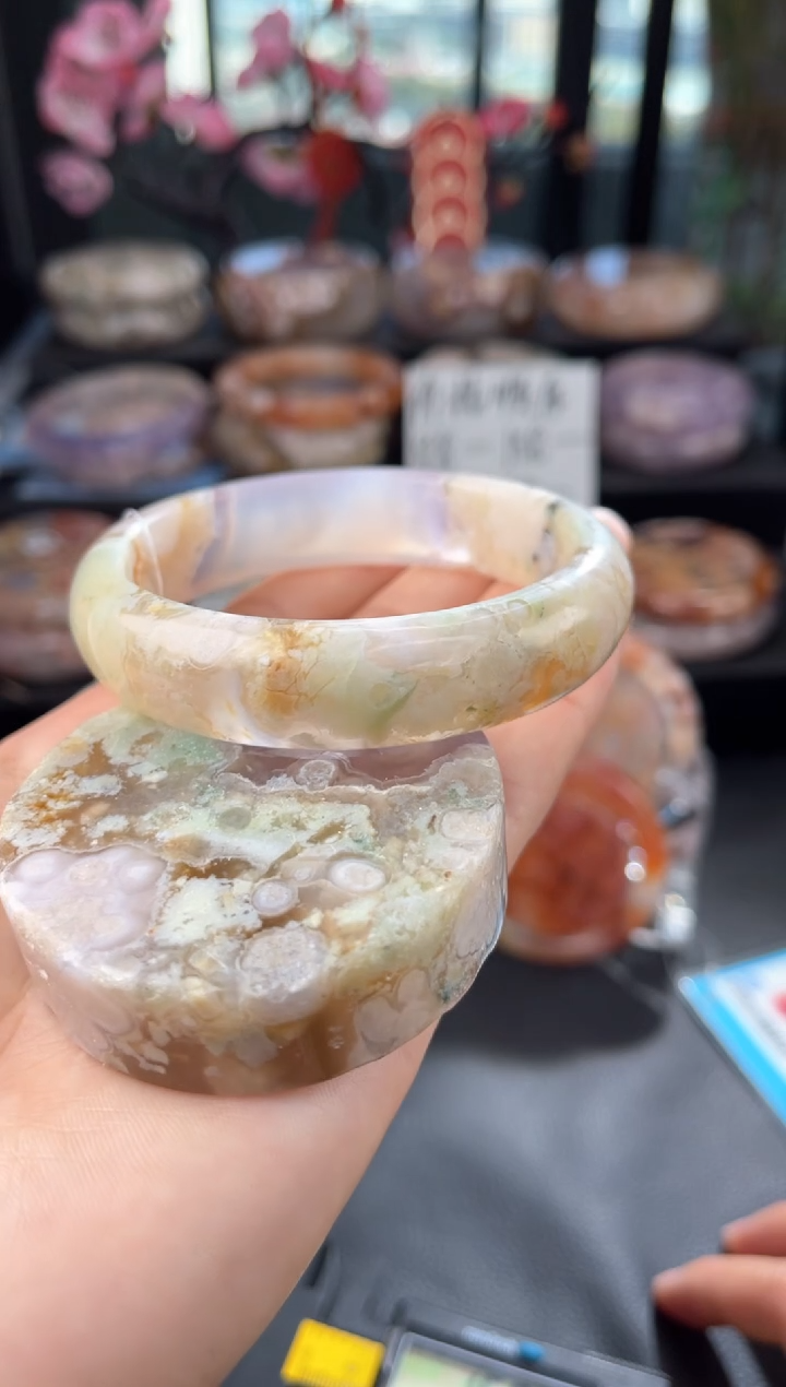 【闪购商品】石英质玉手镯未镶嵌59