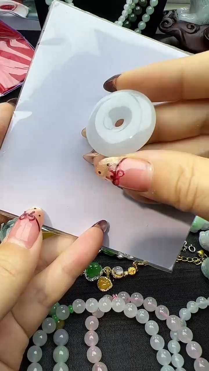 颈饰未镶嵌翡翠平安扣