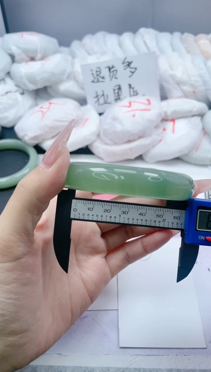 【闪购商品】石英质玉手镯未镶嵌219/62.8