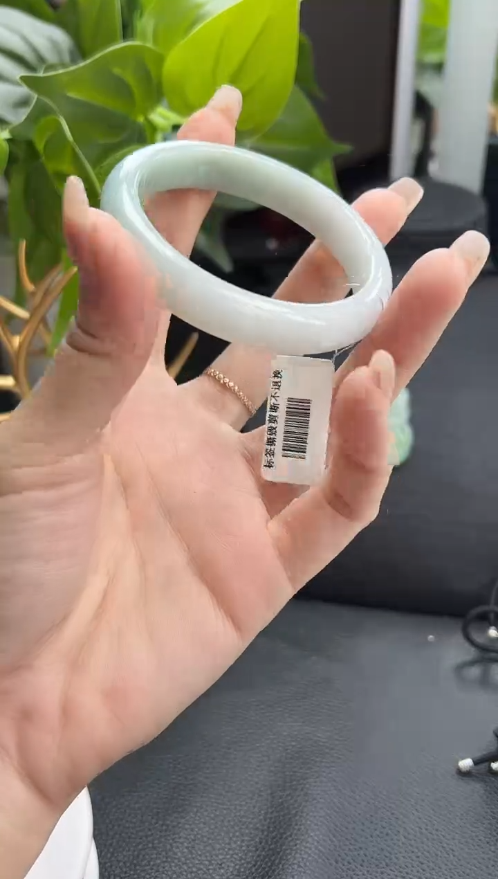 【闪购商品】翡翠手镯未镶嵌手镯  55圈口