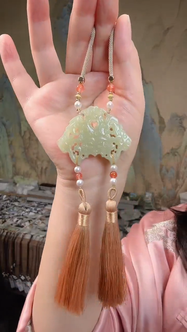 颈饰未镶嵌和田玉.