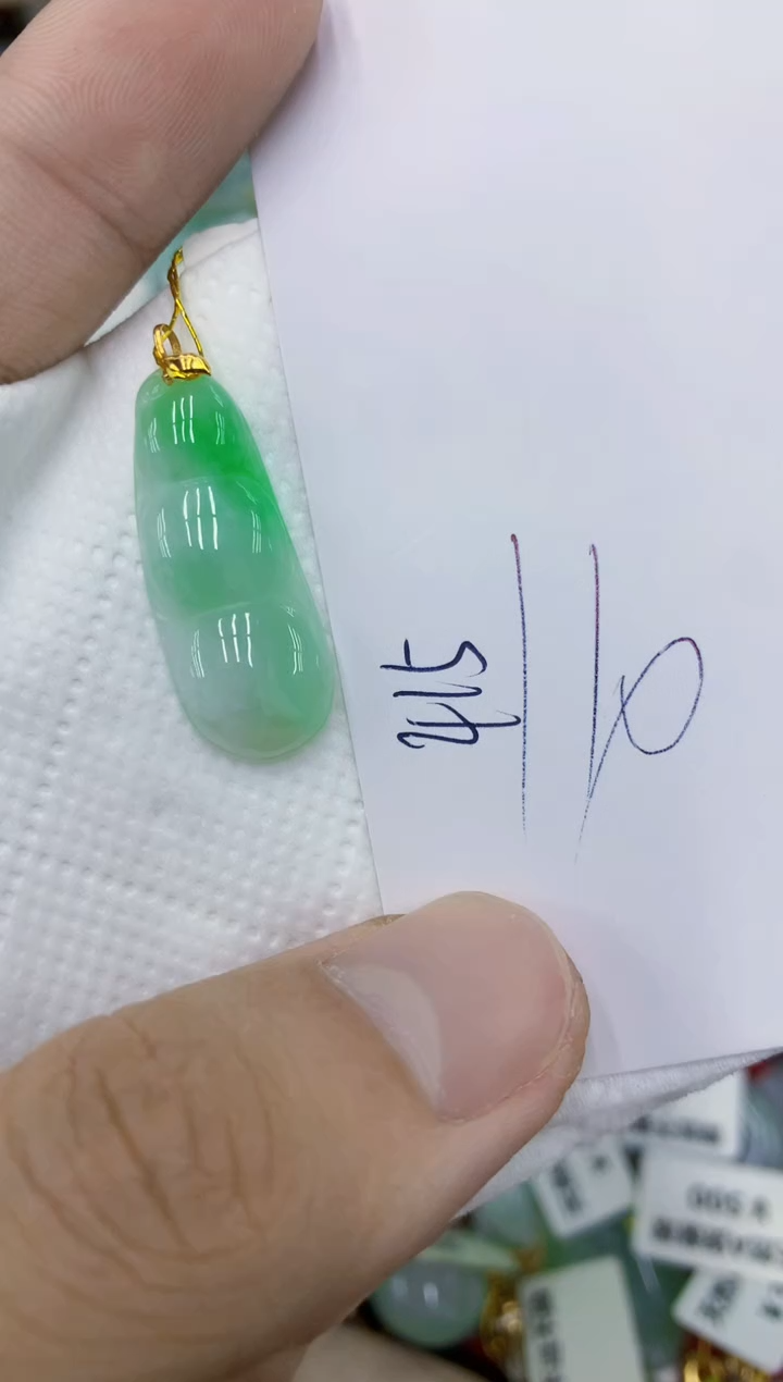 翡翠18K金镶嵌颈饰11111111111