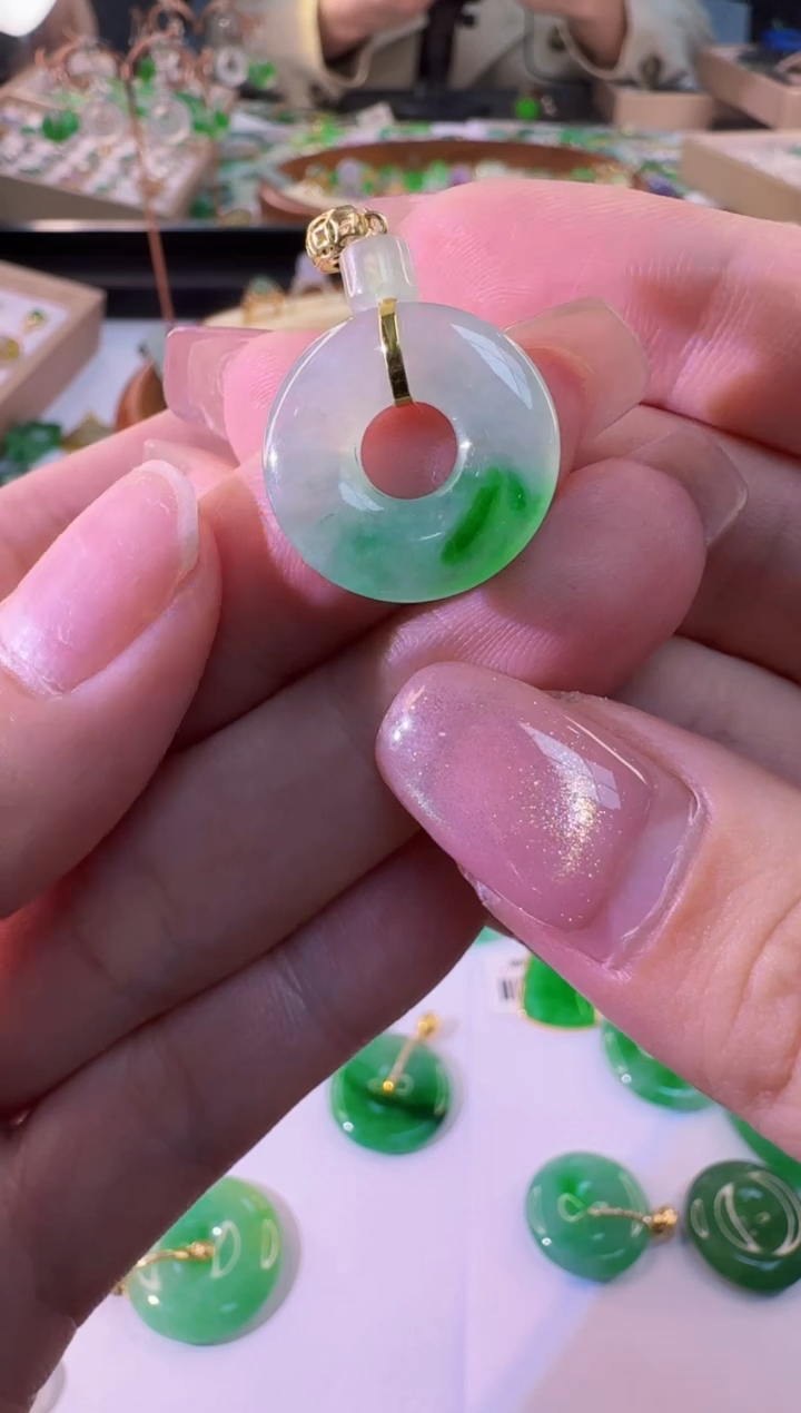 【闪购商品】翡翠颈饰18K金镶嵌缅甸翡翠A货挂件